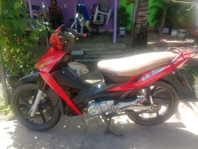 Emplacada,os dois jogos de roda novo ,motor novo,cor vermelha, churrasqueira nova