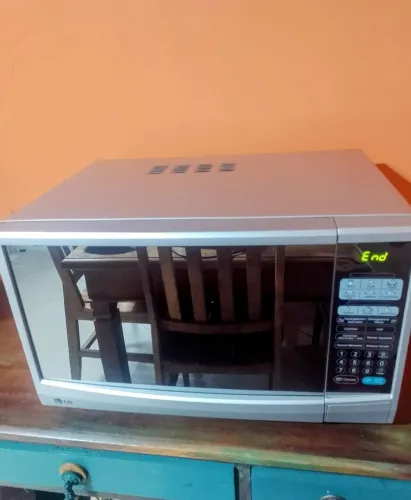 Microondas LG 28 lts com grill 110v auto limpante novíssimo