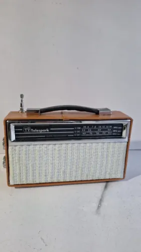 Radio Telespark 3 faixas anos 70 restaurado e funcionando 390,00 teste na hora, somos loja