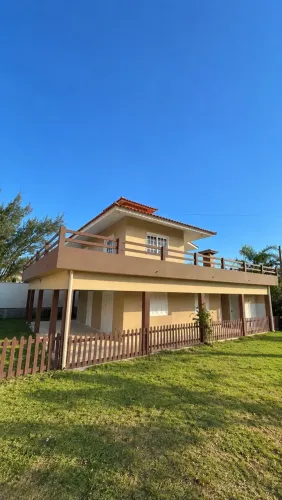 Casa na quadra do Mar para temporada - Arroio Corrente