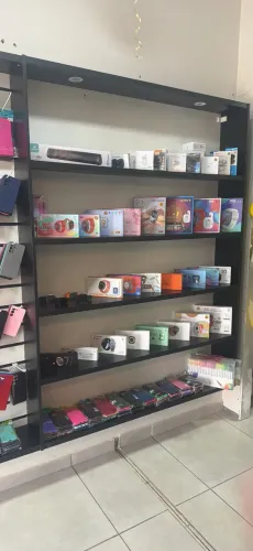 Loja montada de acessórios de celular e variedade