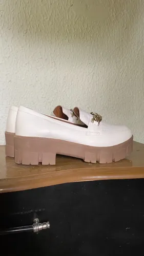 Mocassim tratorado off-white / bege