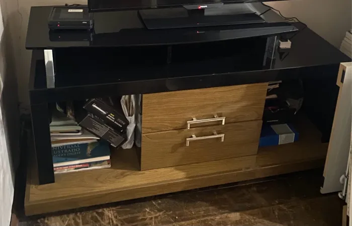 Rack de TV Preto com 2 Gavetas