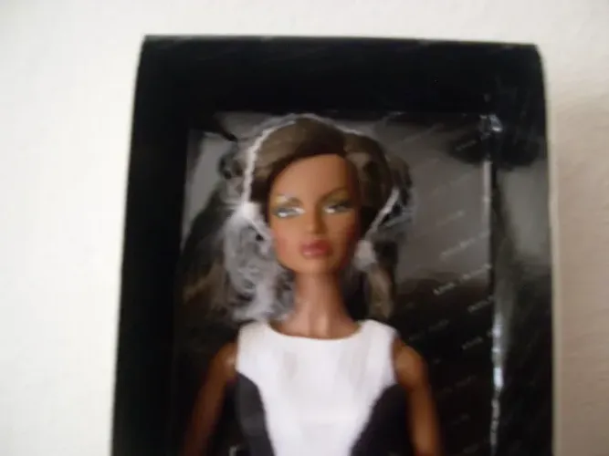 Fashion Royalty Natalia Light Strike NRFB