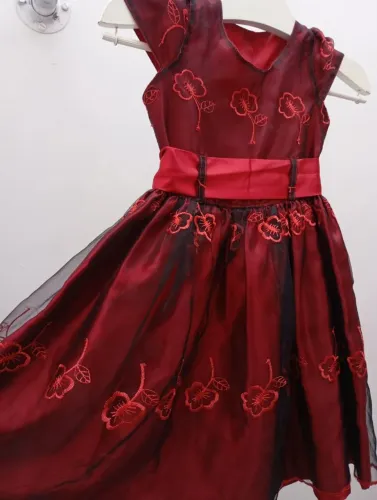 02 Vestido de Festa Infantil Vermelho Bordado