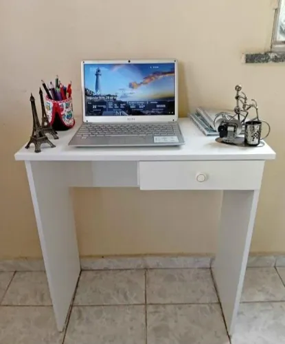 Escrivaninha Branca Compacta com Gaveta