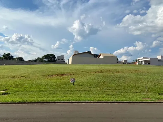 COND. MOINHO VERMELHO - BAIRRO DOIS CÓRREGOS, PRÓX. AO UNILESTE E À 5 MINUTOS DA HAV.