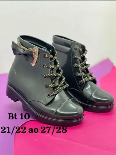 Bota Infantil Preta com Detalhe de Laço - Tamanhos 21/22 a 27/28