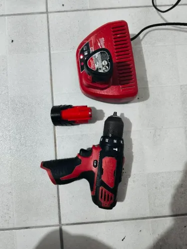 Furadeira/Parafusadeira Milwaukee 12V