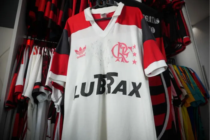Camisa 2 do Flamengo da década de 80 
