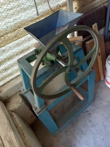 Triturador de milho antigo