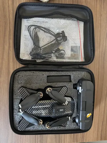 Drone com câmera e controle remoto - Novo!