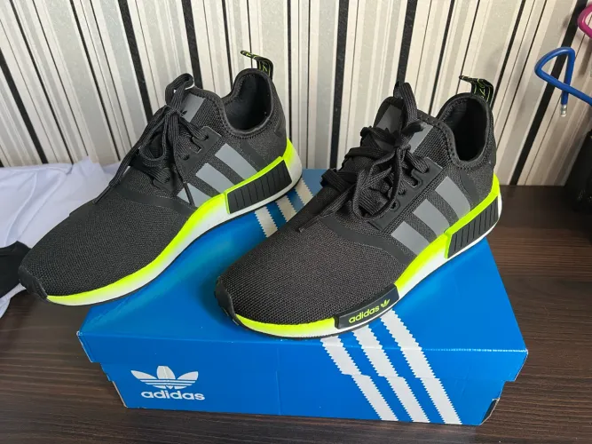 Tênis Adidas NMD R1