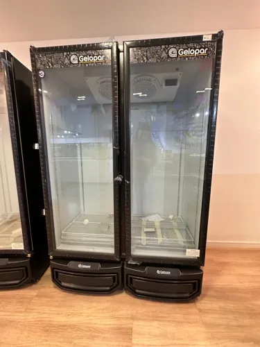 Expositor de cerveja 2 portas 950 litros Gelopar