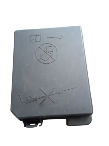 Tampa caixa de fusível prisma 2013