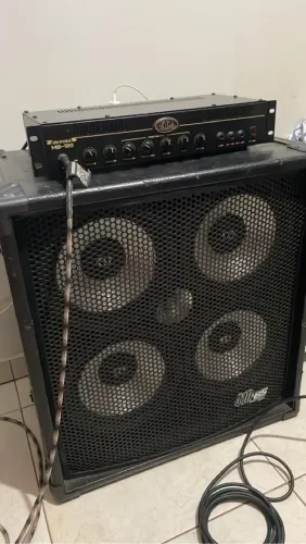 Amplificador e caixa de som para baixo