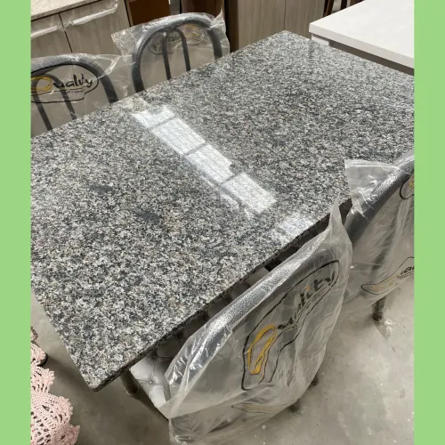 Mesa com 4 cadeiras - entrego hoje