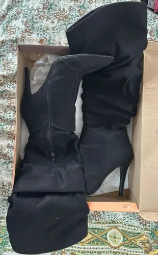 Botas de cano alto pretas camurça Bebecê