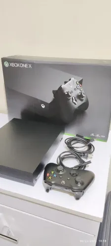 Xbox One X - Console Semi-Novo