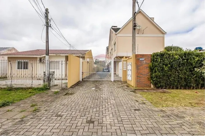 Sobrado em Condomínio a venda no Bairro Fany, Curitiba. Paraná