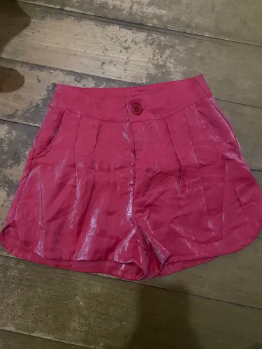 Short vermelho cintilante TAM 38/40