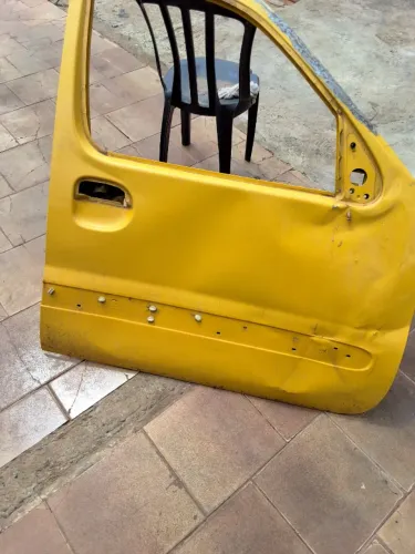 Porta da kangoo lado esquerdo 