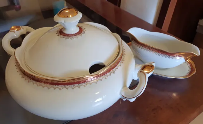 Porcelana Antiga Renner (Sopeira e Molheira)
