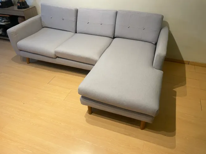 Sofá com chaise 