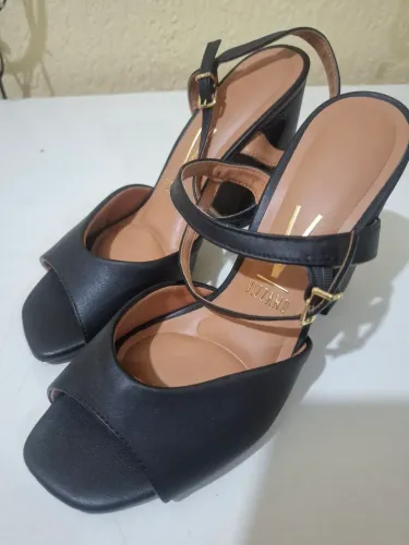 Sandália Salto Bloco Vizzano - Elegância e Conforto