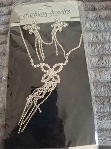Conjunto de colar e brincos com strass. Eventos de uma forma geral. Dança,casamentos, fest