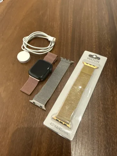 Lindo Apple Watch série 7 acompanha pulseiras e carregador