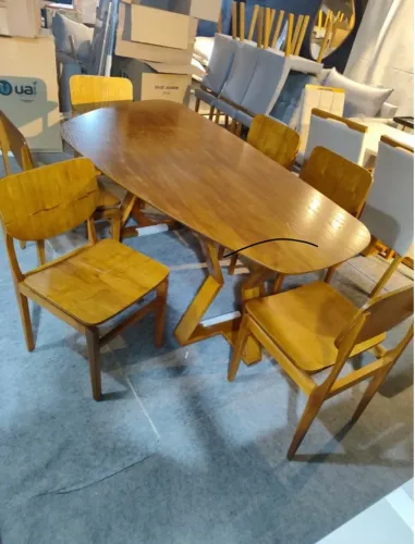 Mesa de Jantar em Madeira com 6 cadeiras