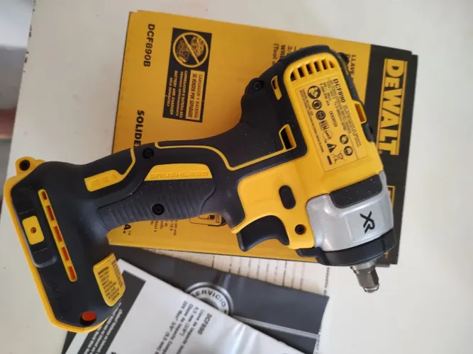 Kit de Impacto Dewalt DCF890B + Bateria 4aH XR 20V MAX Brushless