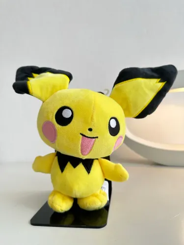 Boneco Pikachu pelúcia 