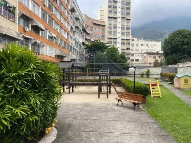 quarto e sala grande com área de lazer