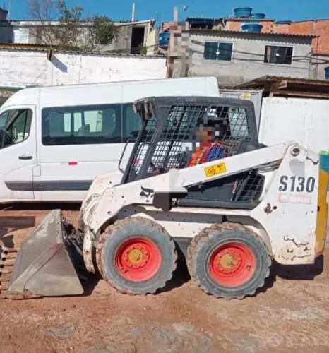 Mini Carregadeira Bobcat S130 joystick 