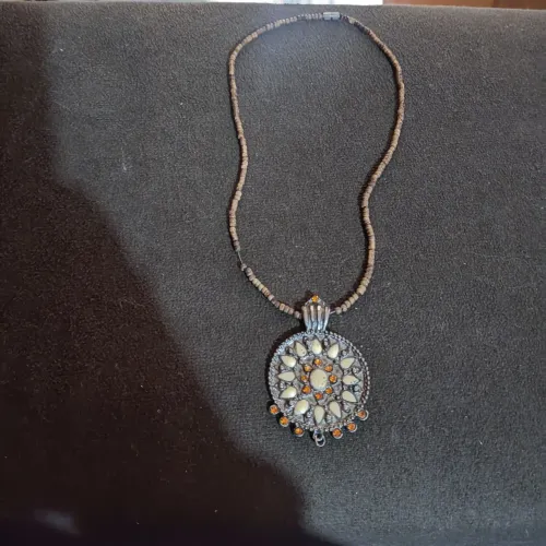 colar boho marrom miçangas