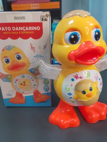 Patinho dançarino divertido canta e dança