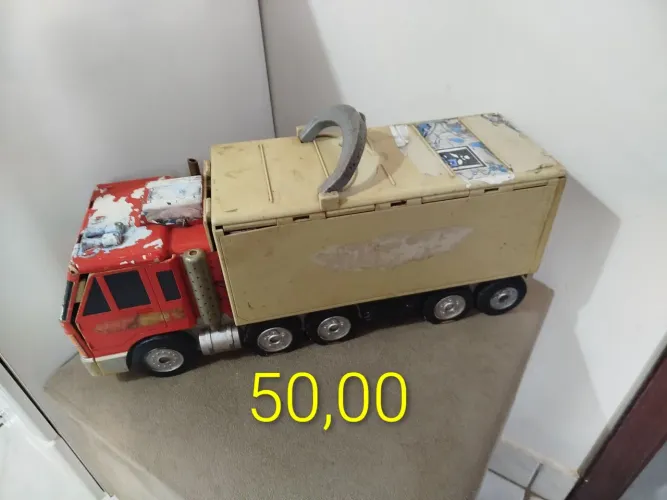 Caminhão de Brinquedo Antigo