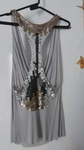 Blusa bordada em paetê prata com detalhes em dourado!!