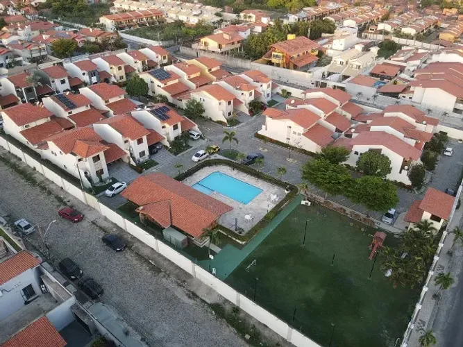 Casa duplex com quatro quartos sendo três suítes na Sapiranga - 198m²