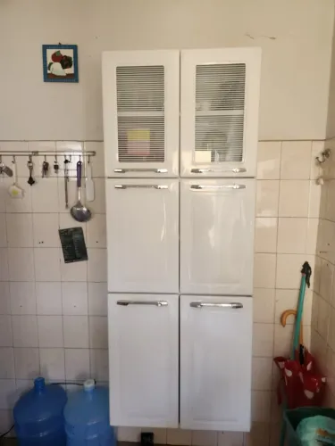 Armário aéreo de cozinha Rochedo