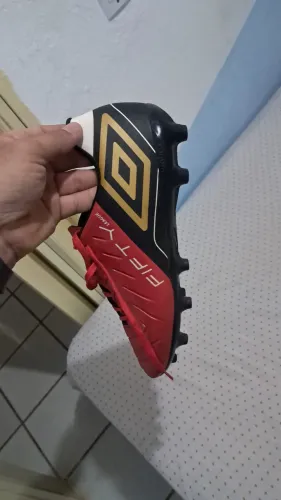 Chuteira Umbro Fifty League