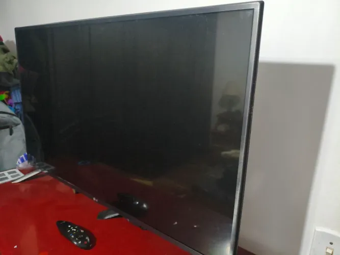 Tv smart 42 polegadas com controle smart Magic - Tela quebrada