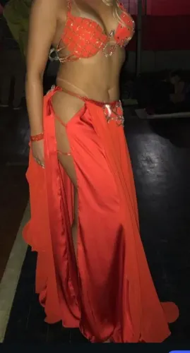 Saia, top e cinturão de dança do ventre