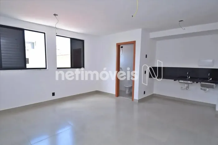 Apartamento tipo estúdio com aproximadamente 27 m²;, em localização nobre no bairro Serra.