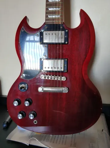 Guitarra Epiphone G400 canhota