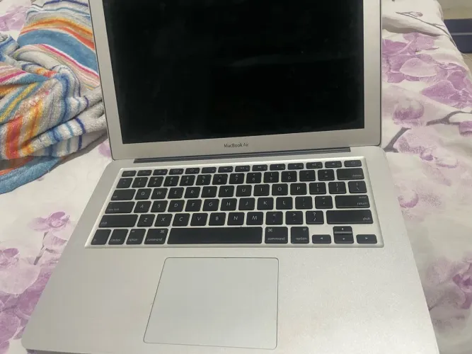 Vendo MacBook Air semi-novo