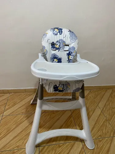 Cadeira de alimentação infantil
