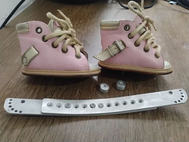 Bota Ortopédica infantil Denis Brown 